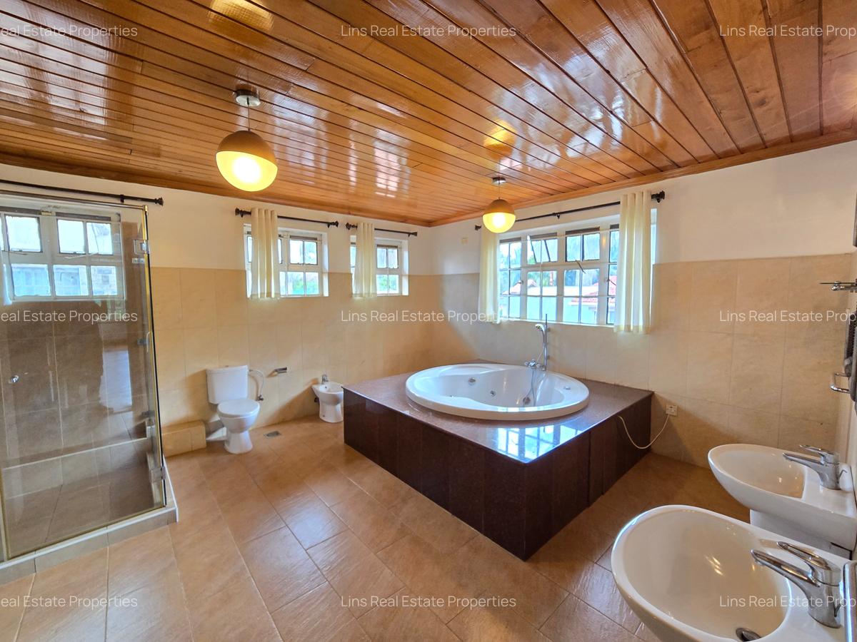 5 Bed House with En Suite in Runda - 18