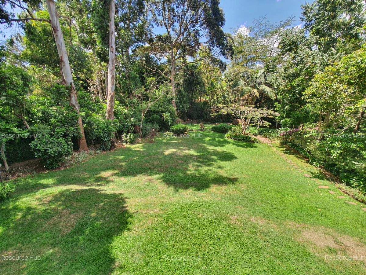 6 Bed House with En Suite in Nyari - 1