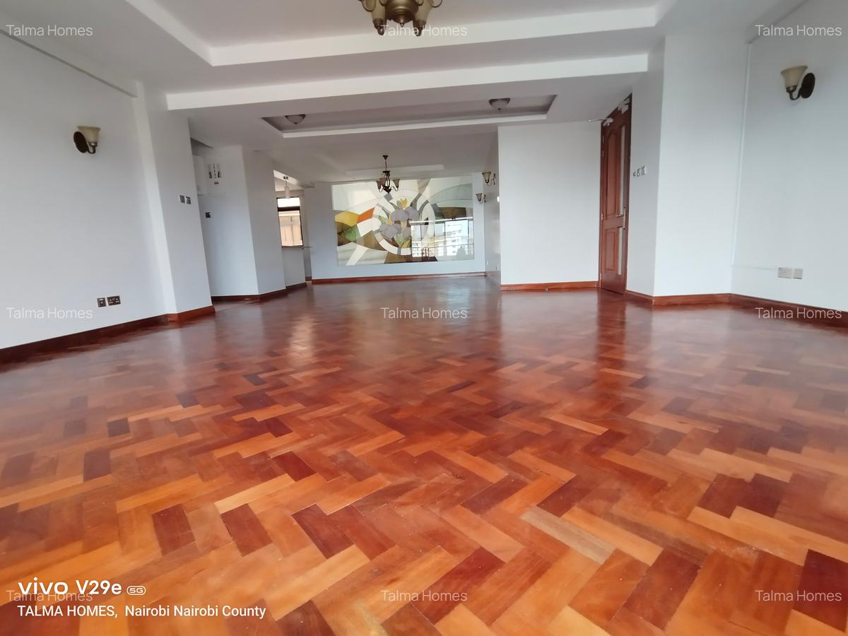 3 Bed Apartment with En Suite at Off Riverside Drive - 8