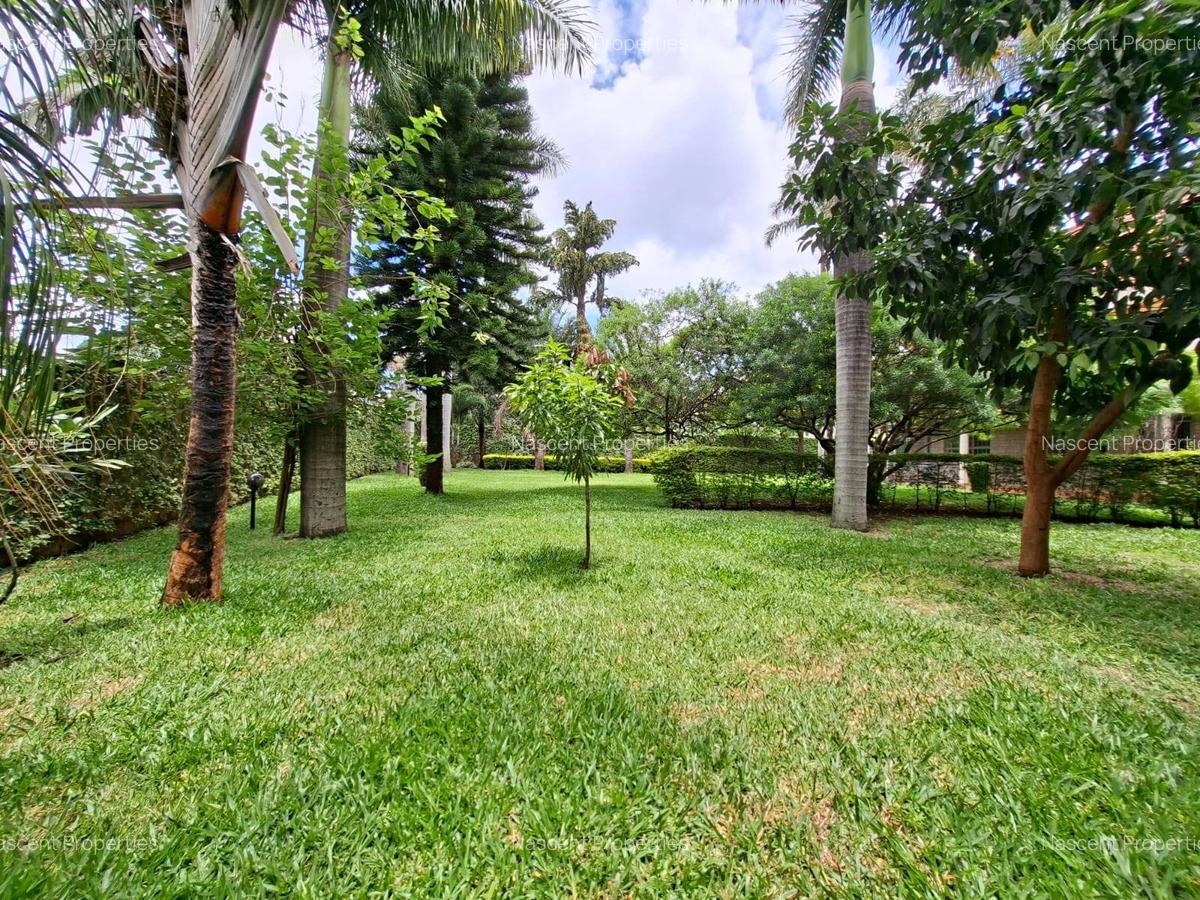 5 Bed House with En Suite in Runda - 16