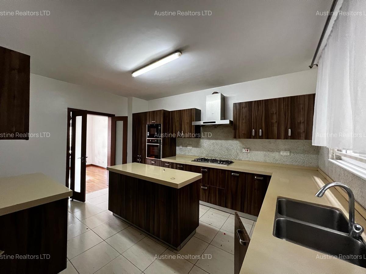 5 Bed Townhouse with En Suite in Lavington - 6