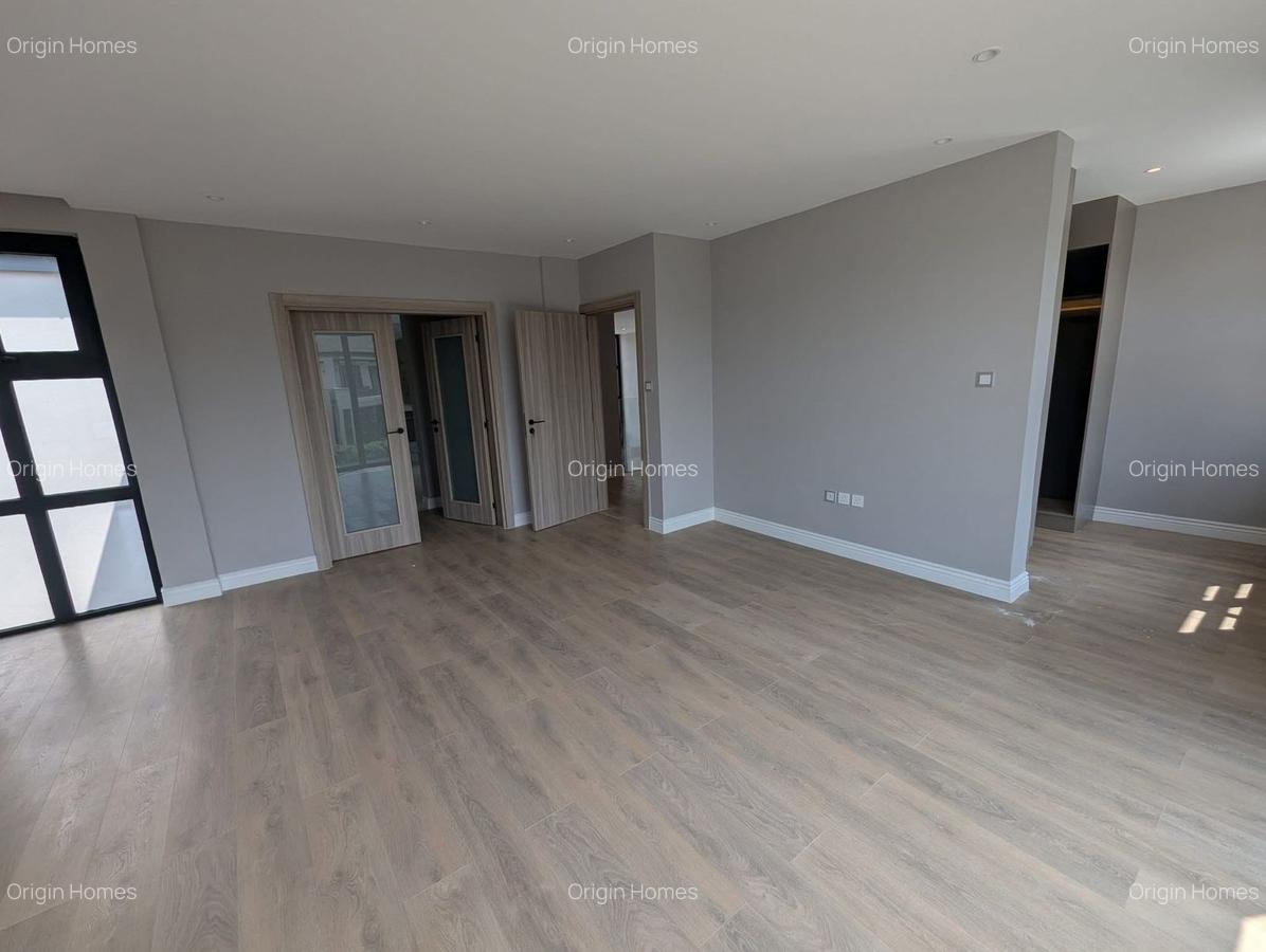 4 Bed Townhouse with En Suite at Runda - 13