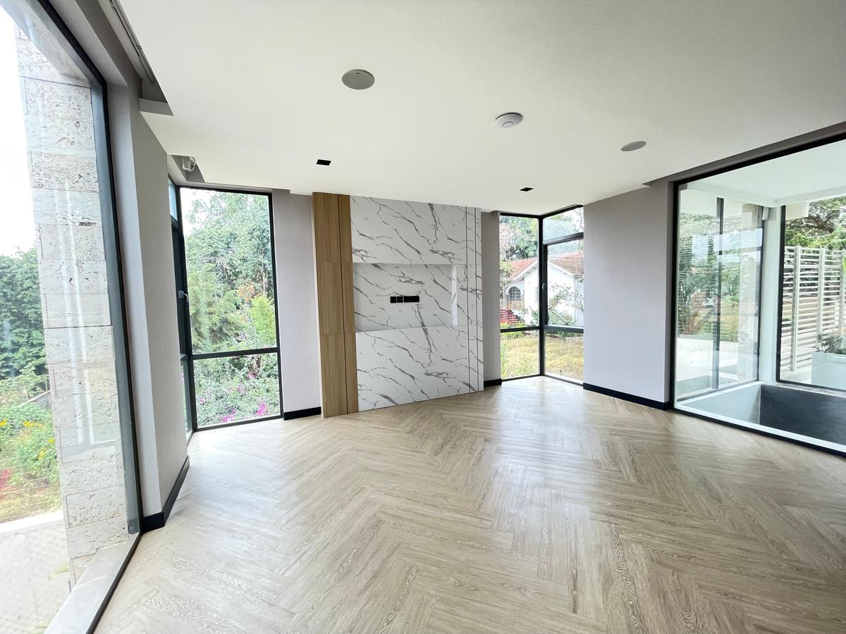 5 Bed Townhouse with En Suite in Lavington - 3