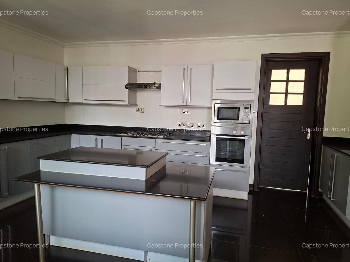 6 Bed House with En Suite in Runda - 3