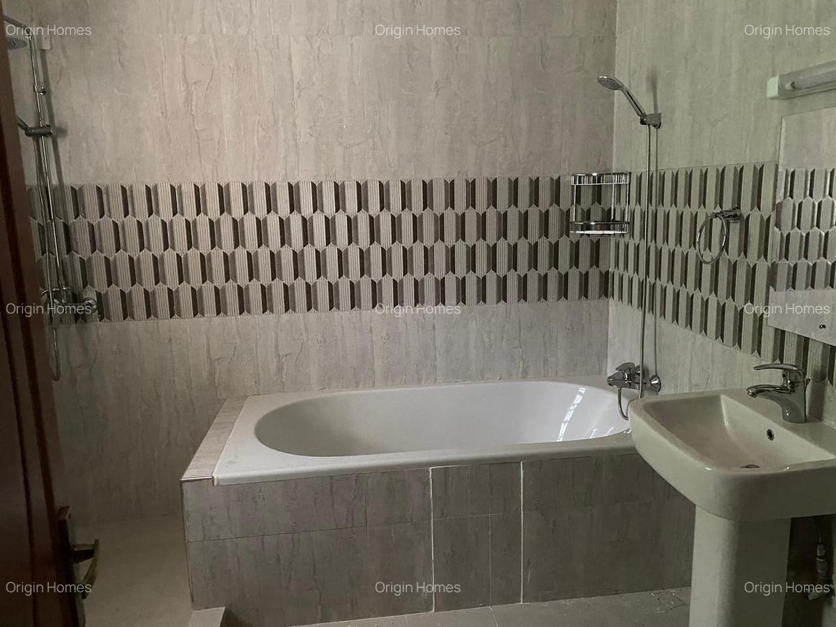 4 Bed Townhouse with En Suite at Lavington - 14