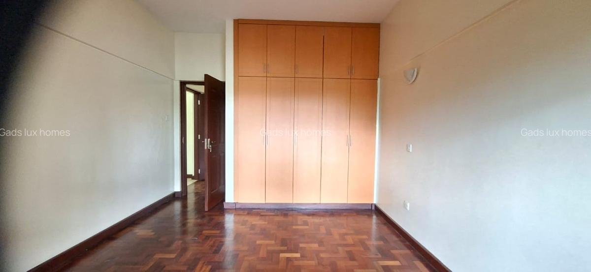 4 Bed Apartment with En Suite at Brookside - 3