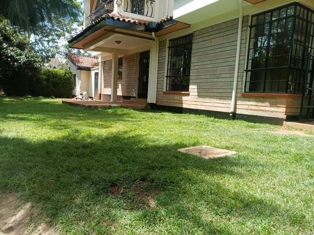 5 Bed Townhouse with En Suite at Lavington - 11