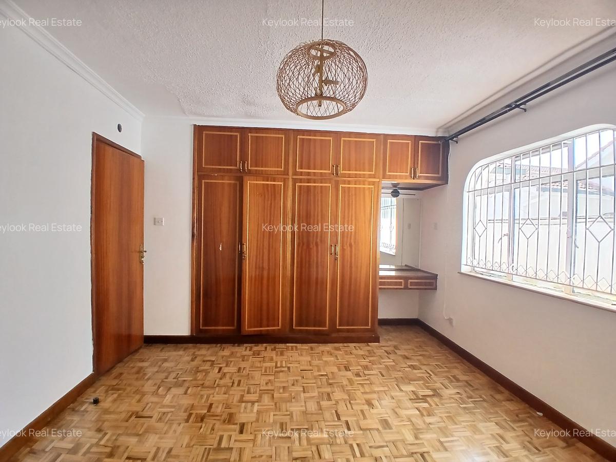 4 Bed Townhouse with En Suite at Lavington - 4