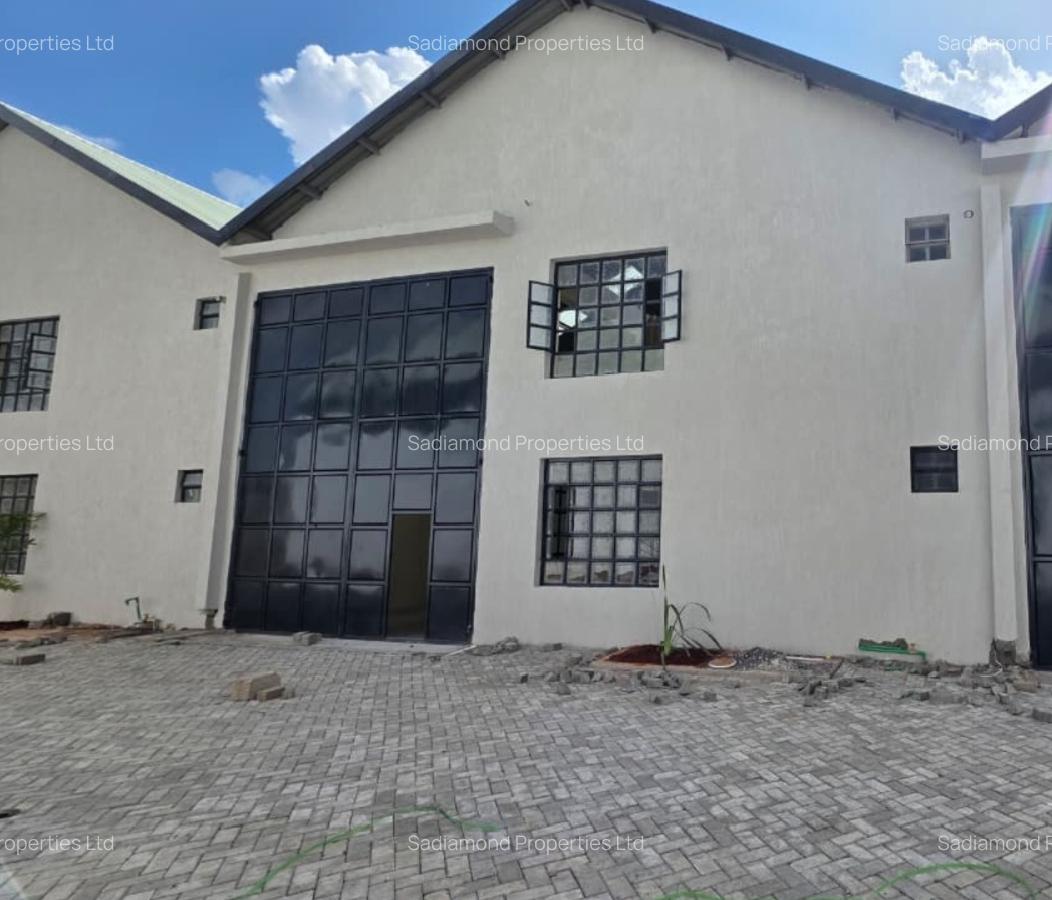 4,000 ft² Warehouse with Parking in Mlolongo - 1
