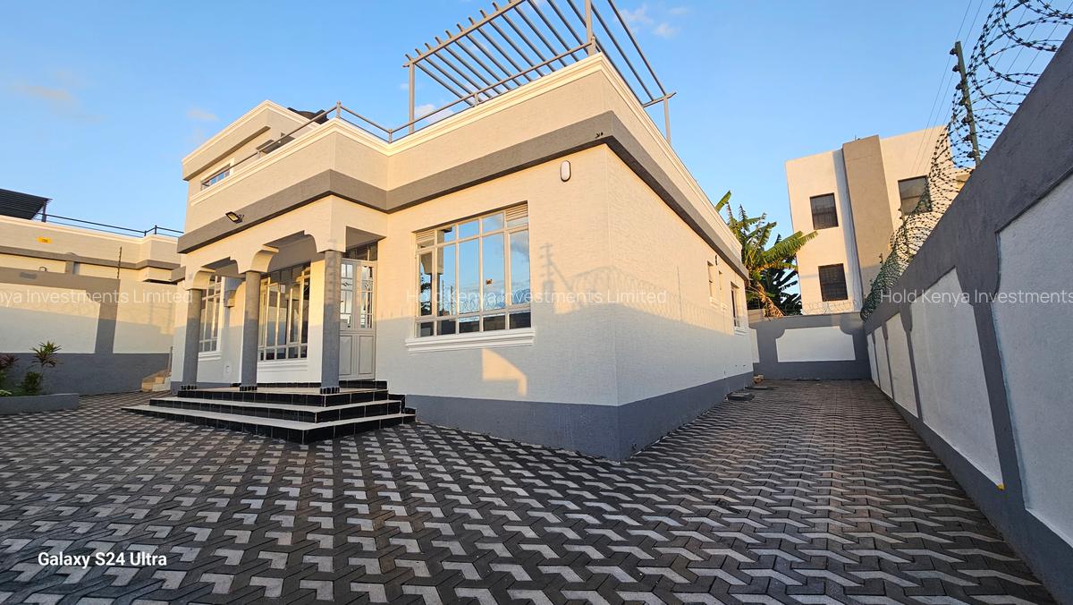 4 Bed House with En Suite at Riverside Drive - 2