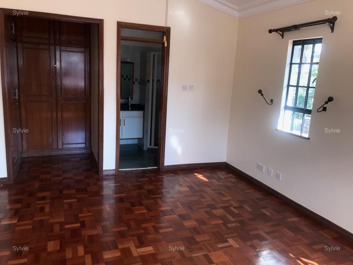 5 Bed Villa with En Suite in Runda - 9