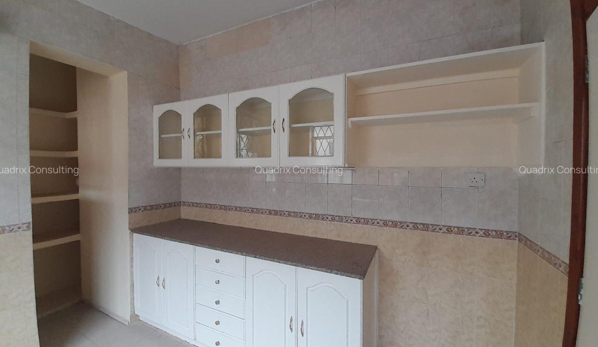 Serviced 2 Bed Apartment with En Suite in Kilimani - 12