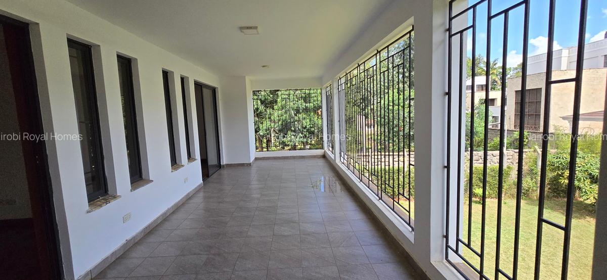 6 Bed Townhouse with En Suite at Lavington Green - 14