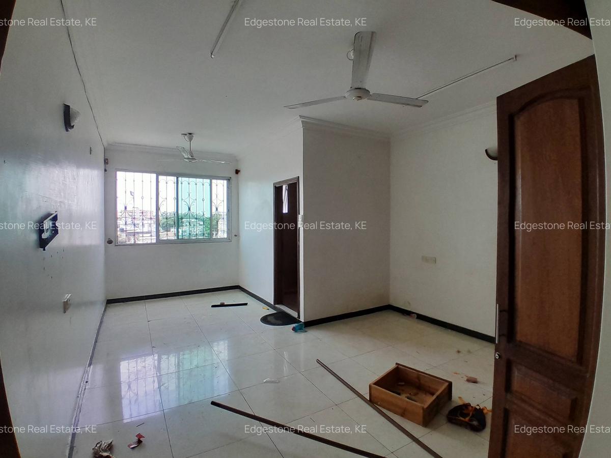 3 Bed Apartment with En Suite in Mombasa CBD - 3