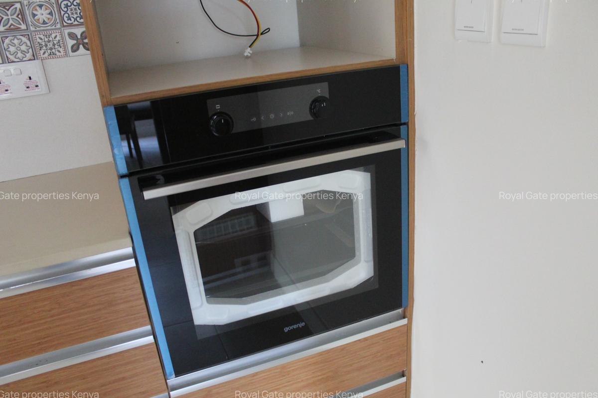 4 Bed Townhouse with En Suite at Near Wilson Airport - 5