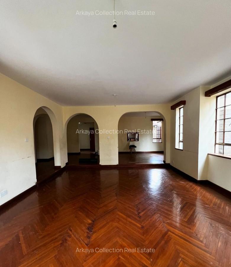 5 Bed Townhouse with En Suite in Lavington - 4