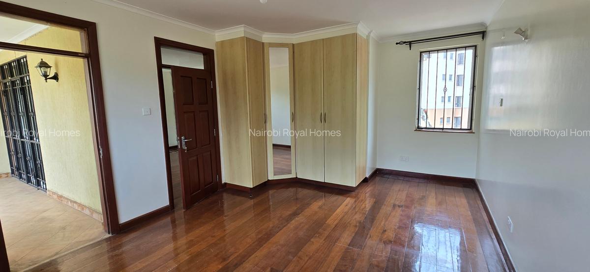 5 Bed Townhouse with En Suite at Brookside Drive - 20