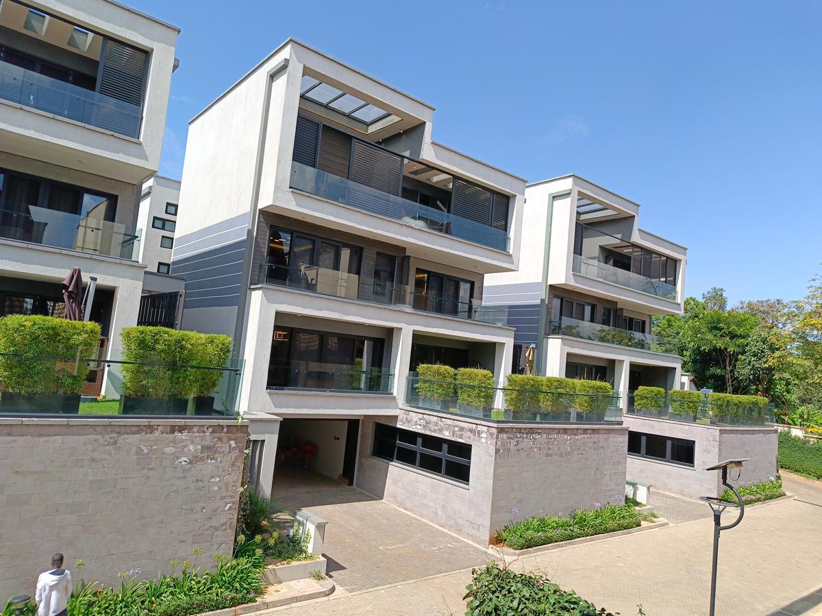 5 Bed Townhouse with En Suite in Lavington - 2