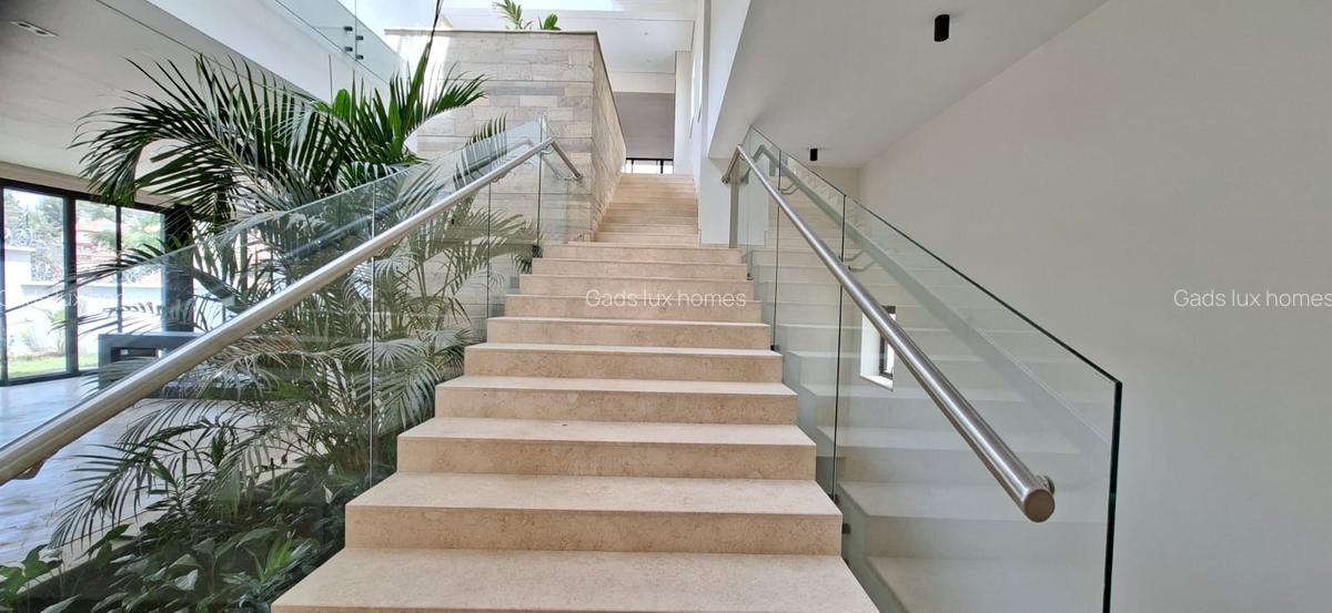 5 Bed Villa with En Suite at Westlands - 6