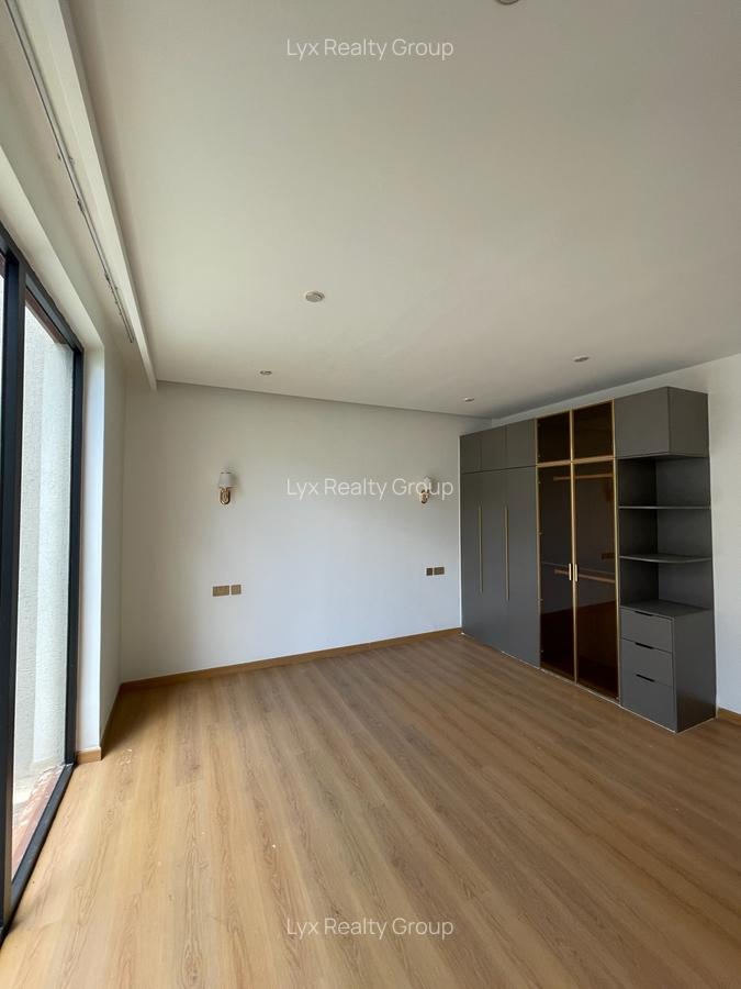 5 Bed Villa with En Suite in Lavington - 9