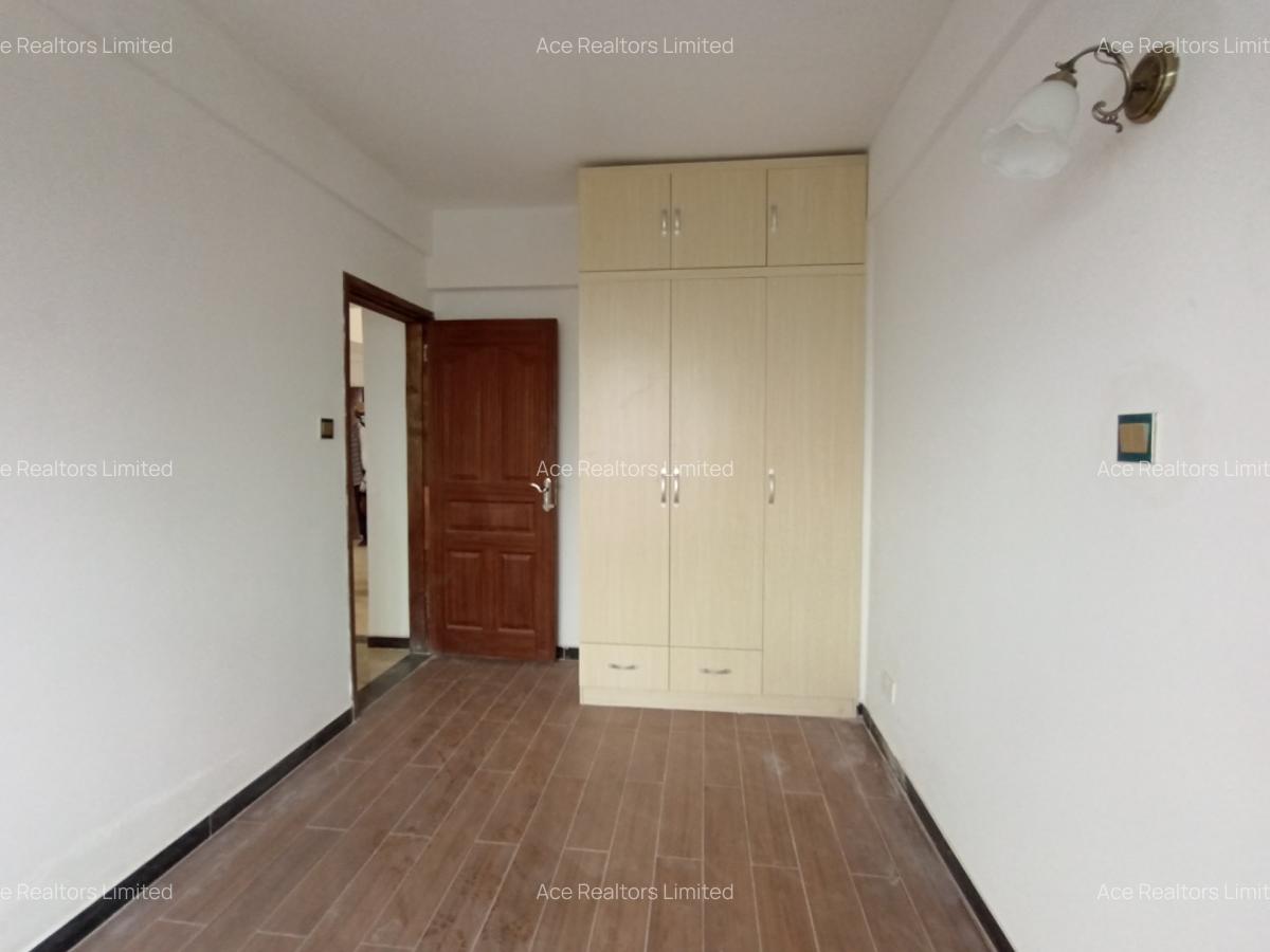 2 Bed Apartment with En Suite at Dennis Prit - 5