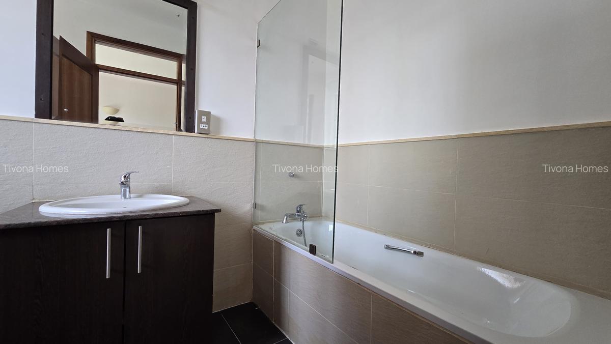 4 Bed House with En Suite in Runda - 15