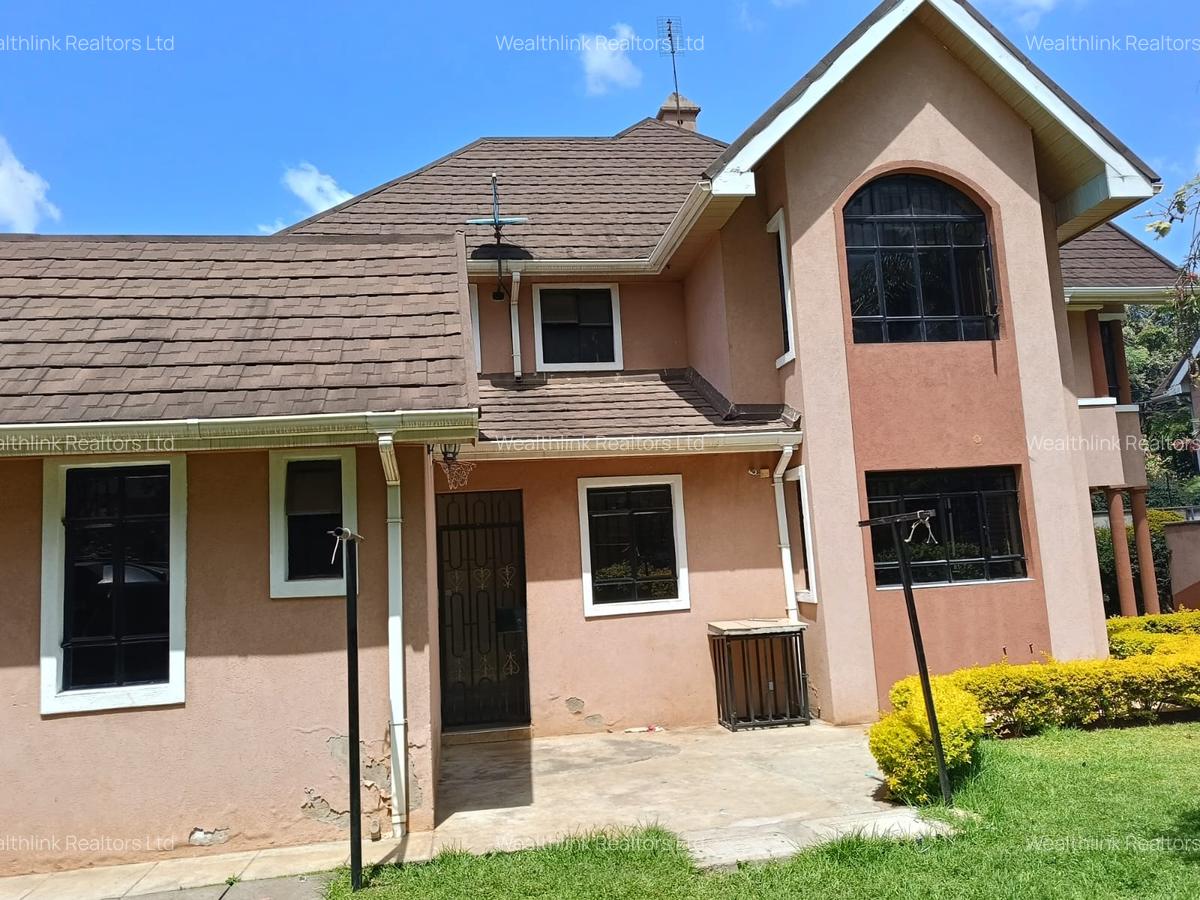 4 Bed House with En Suite at Lavington - 2