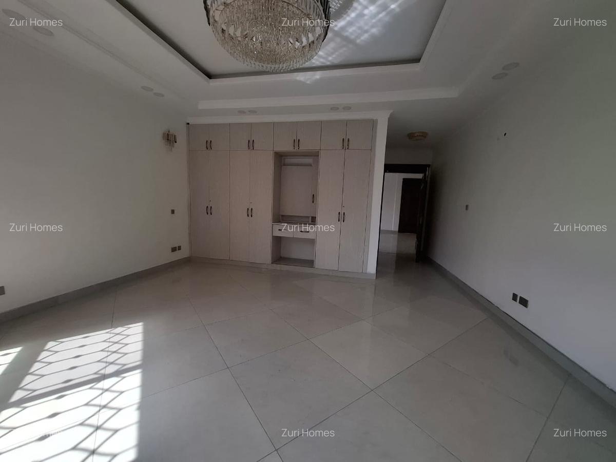 5 Bed Townhouse with En Suite in Lavington - 12