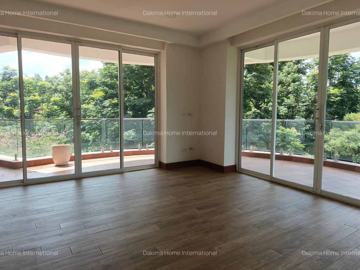 4 Bed Apartment with En Suite in Parklands - 4