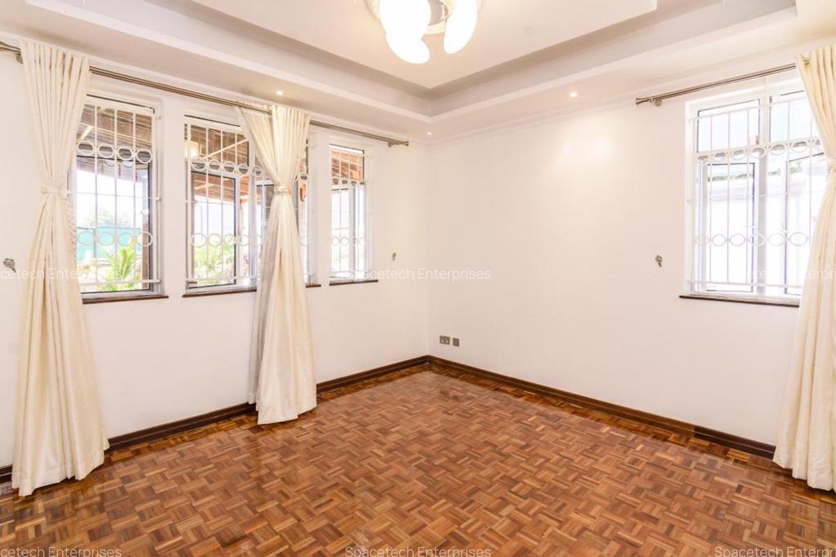 4 Bed House with En Suite in Runda - 14