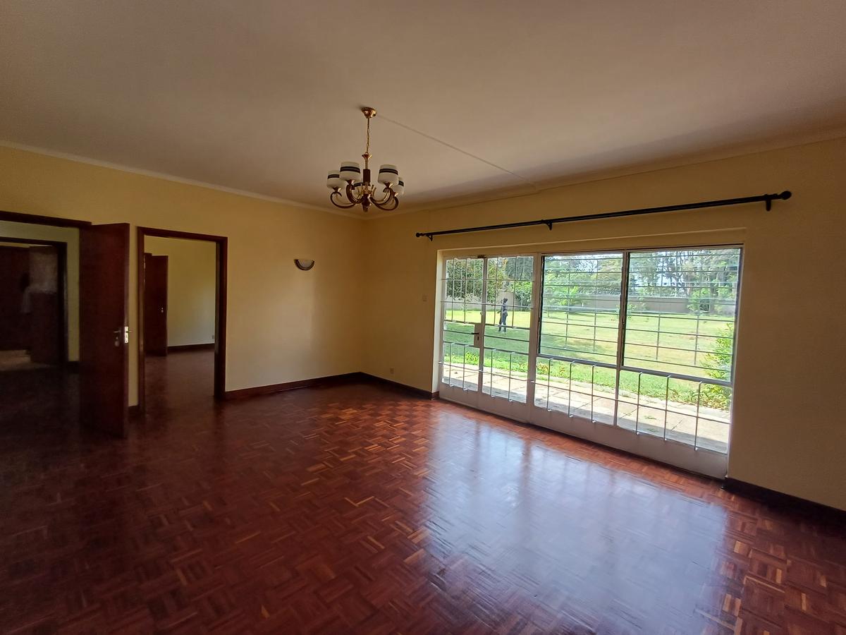 4 Bed House with En Suite in Lavington - 4