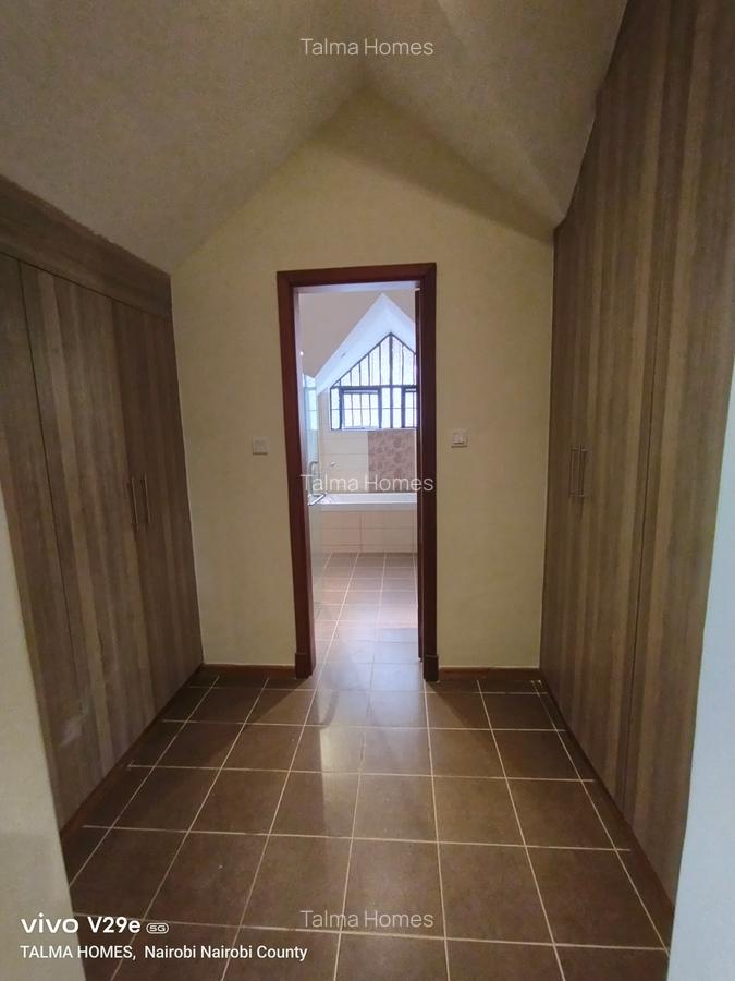 5 Bed Townhouse with En Suite at Lavington - 19
