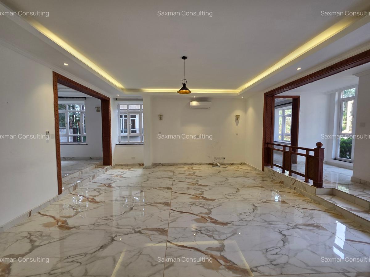 5 Bed Townhouse with En Suite in Lavington - 19