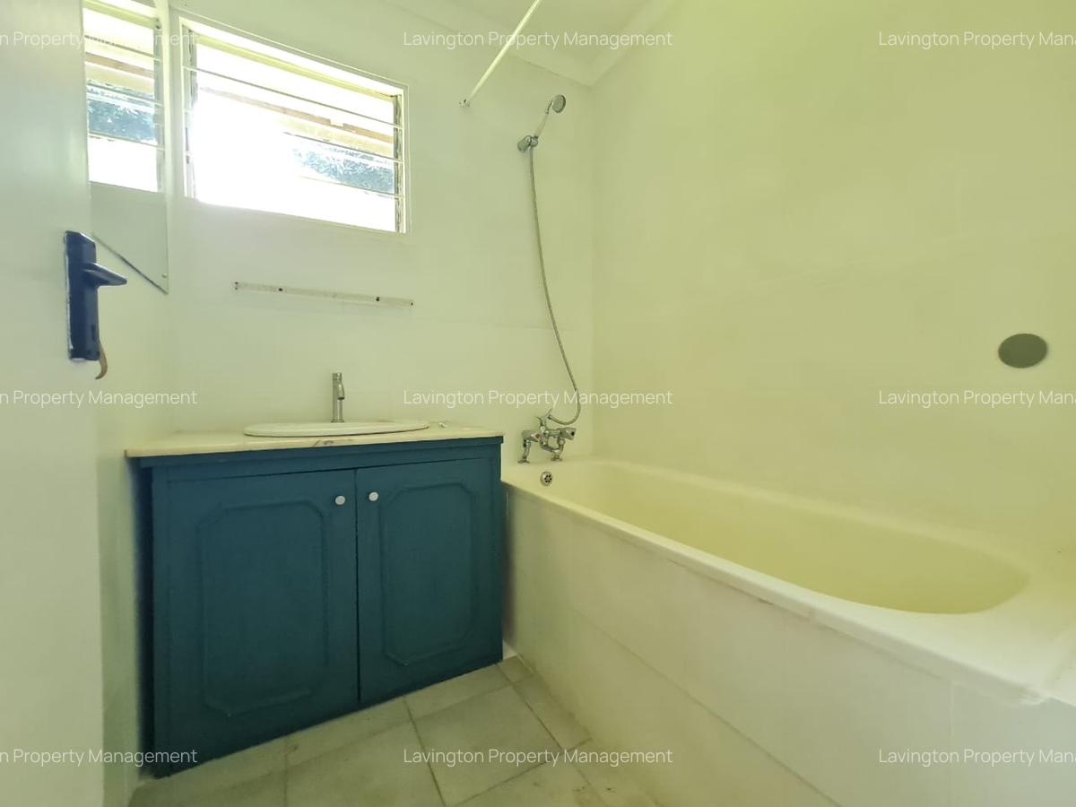 4 Bed House with En Suite at Loresho Crescent - 8