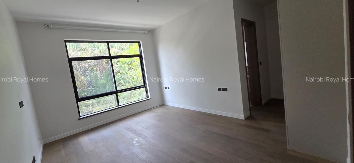 5 Bed Townhouse with En Suite at Lavington Green - 18