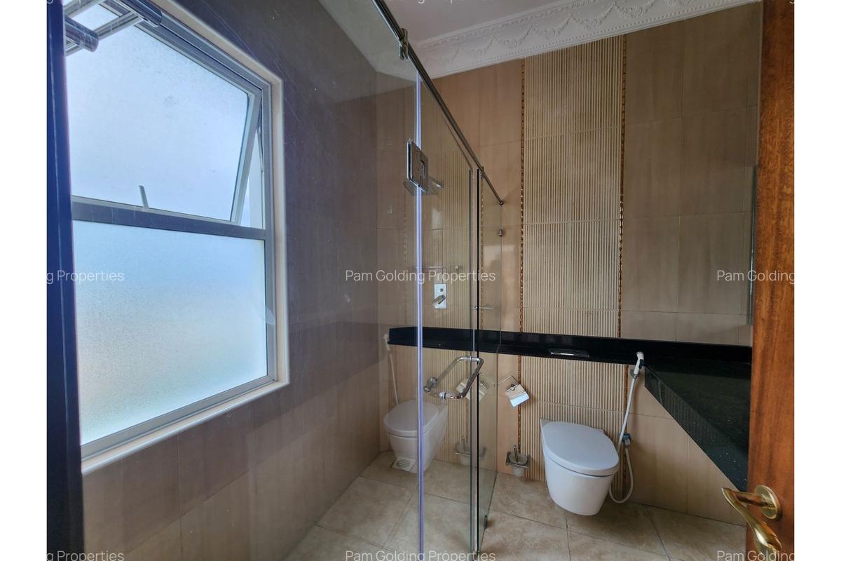 3 Bed Apartment with En Suite at Greenwood Drive - 5