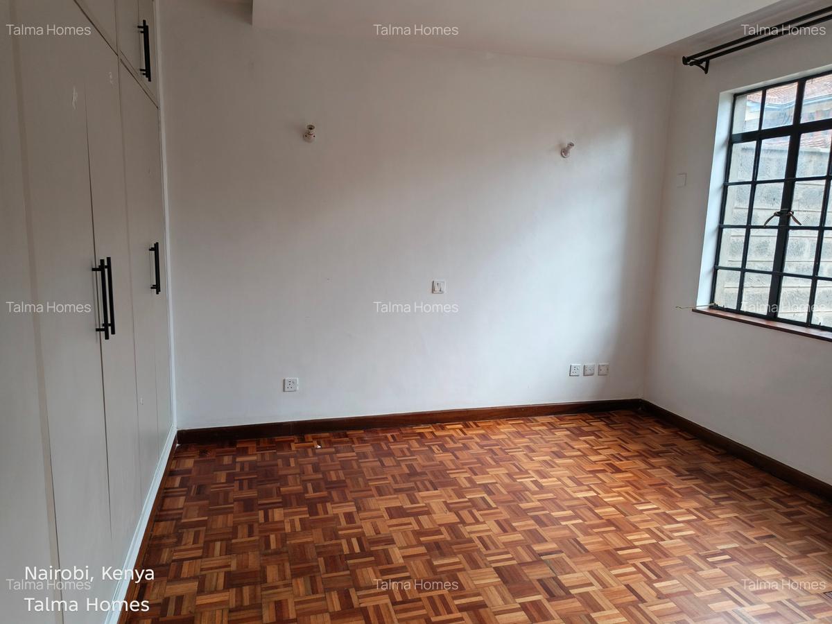 4 Bed Townhouse with En Suite at Lavington - 8