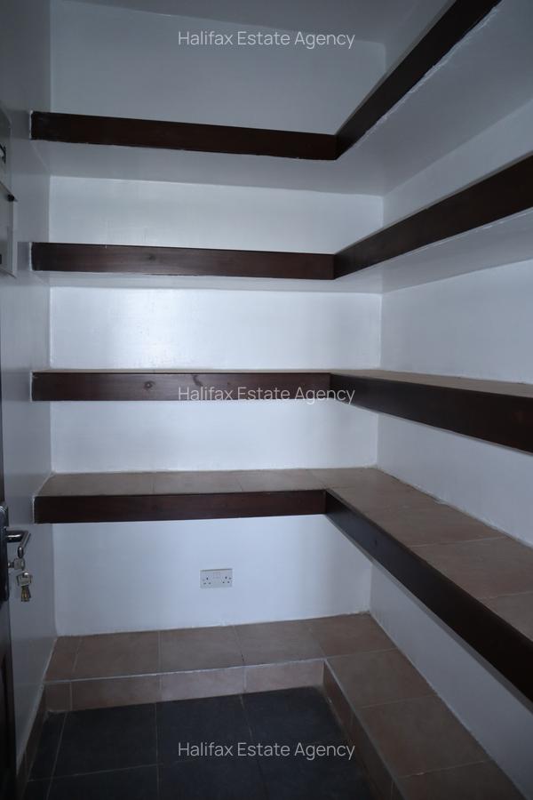 4 Bed Apartment with En Suite in Parklands - 4