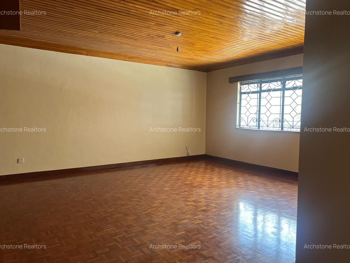 5 Bed Townhouse with En Suite in Spring Valley - 8