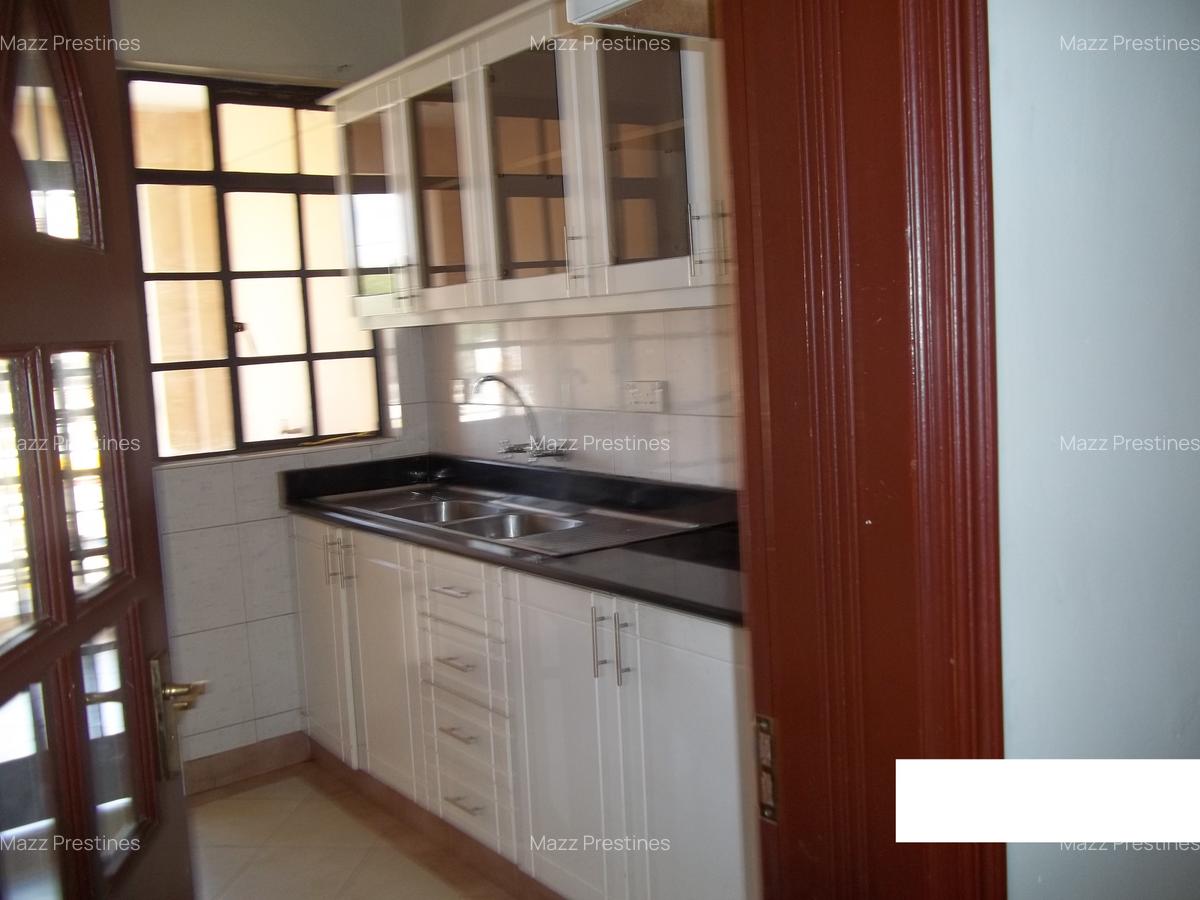 1 Bed Apartment with En Suite at Forest Rd - 1