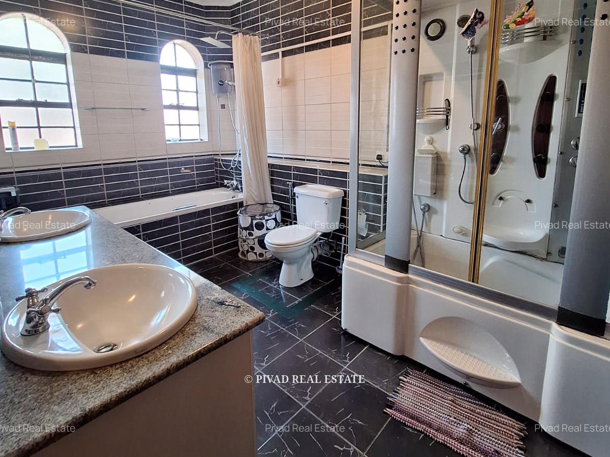 5 Bed Townhouse with Garden in General Mathenge - 3