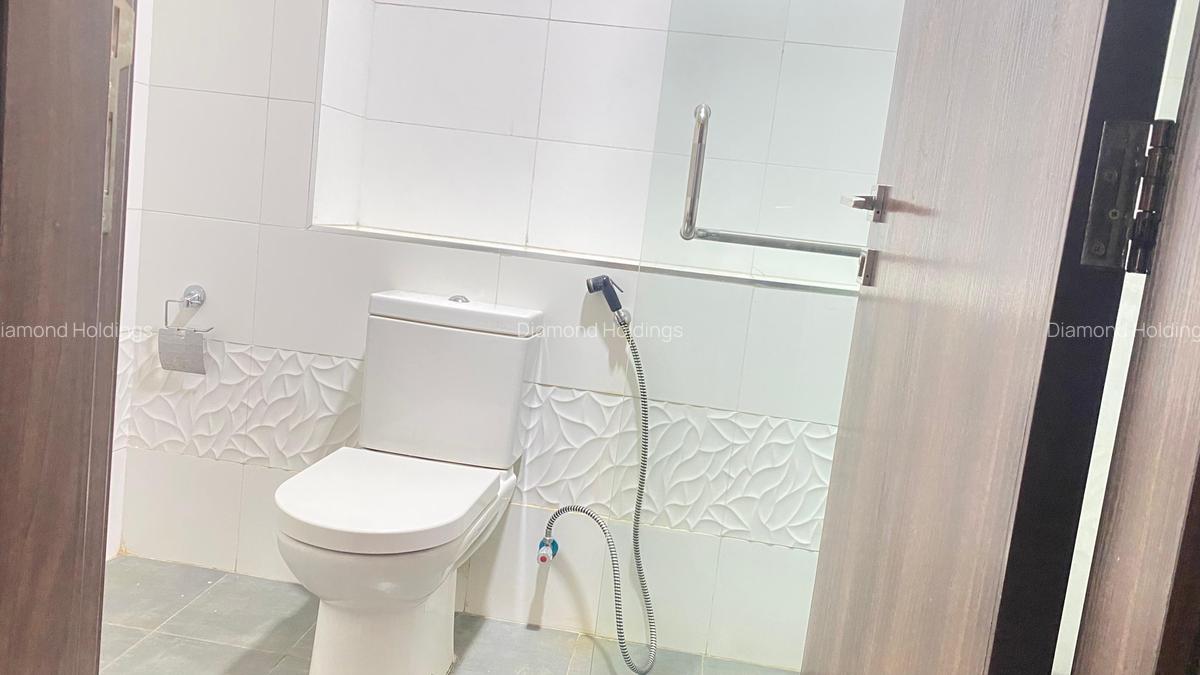 3 Bed Apartment with En Suite at Parklands - 4