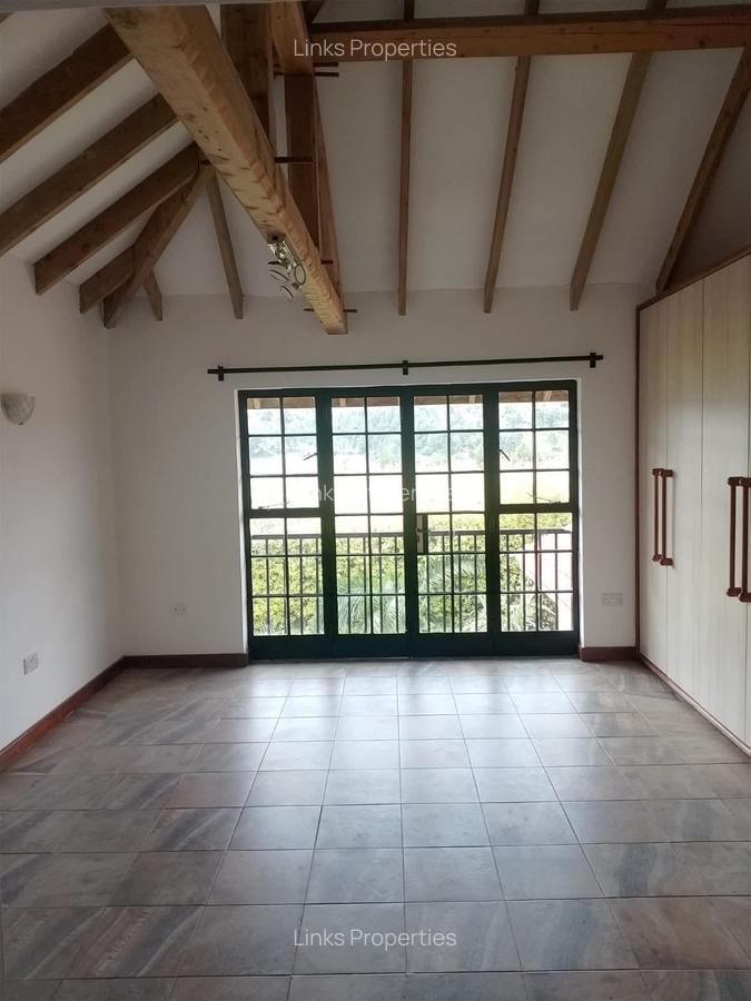 4 Bed Townhouse with En Suite at Kerarapon Drive - 5