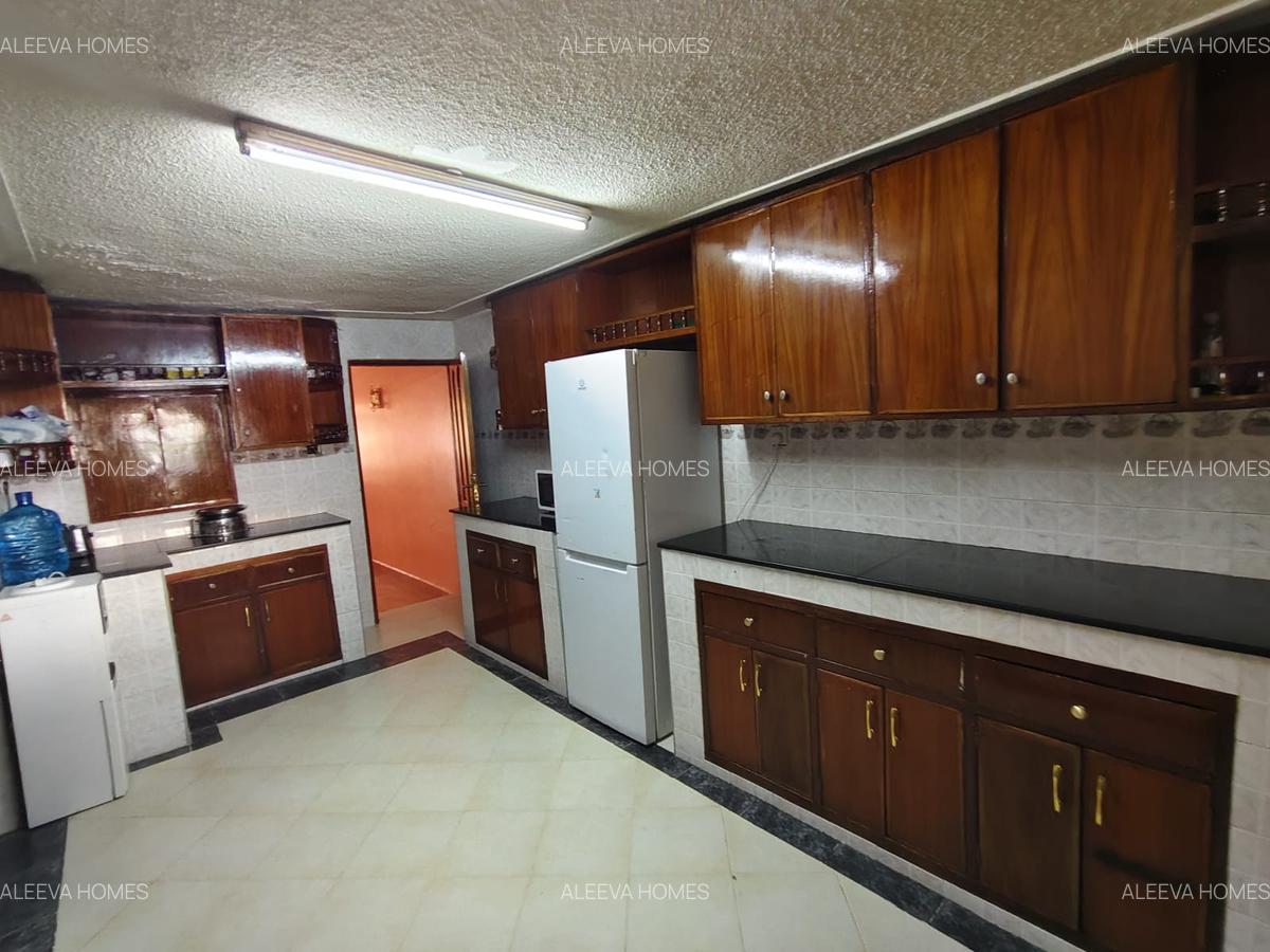 6 Bed Villa with En Suite in Lavington - 4
