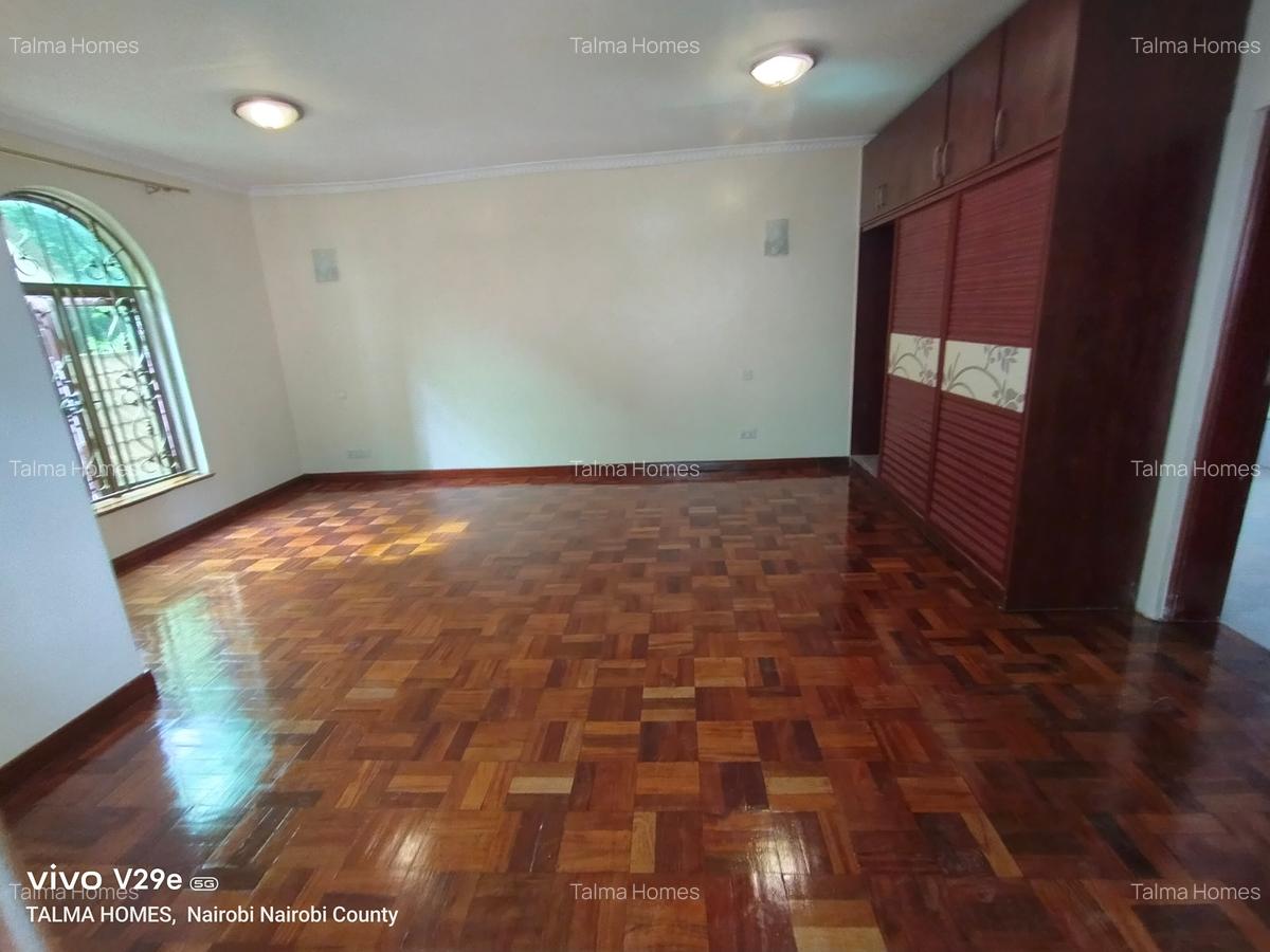 5 Bed Townhouse with En Suite at Valley Arcade Area - 17