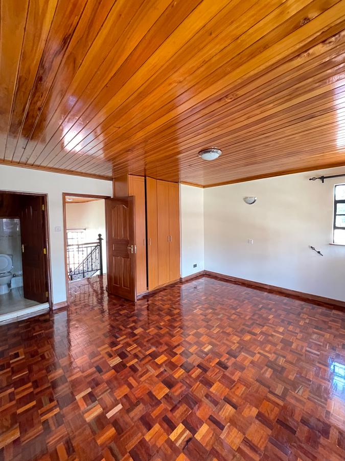 5 Bed Villa with En Suite in Lavington - 4