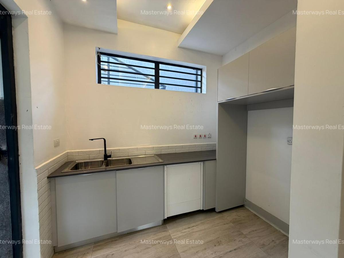 3 Bed House with En Suite in Rosslyn - 7