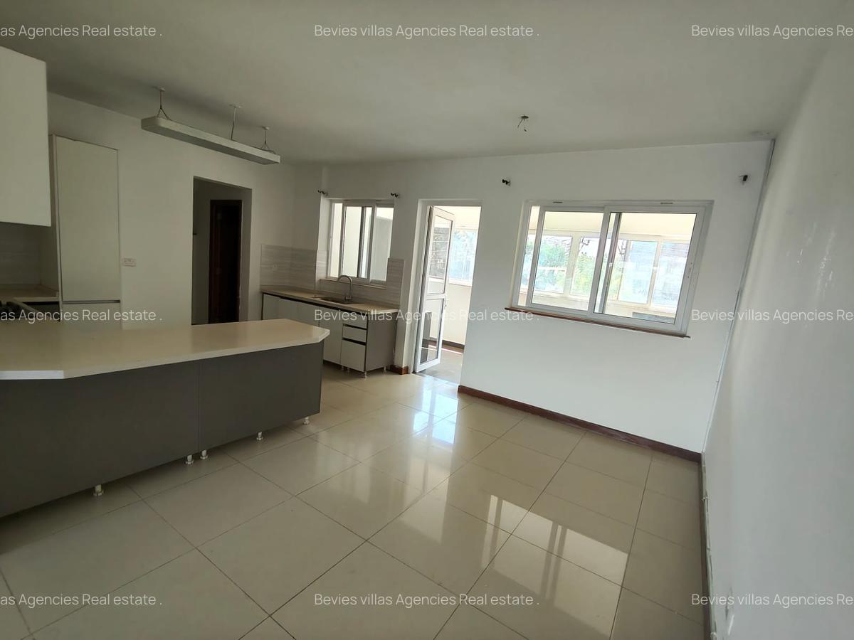 4 Bed Apartment with En Suite at Parklands - 4