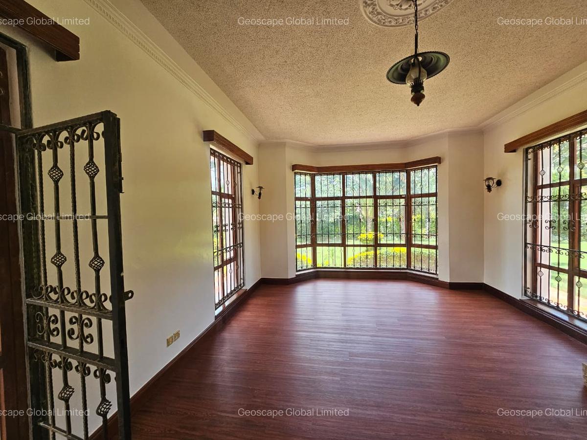 5 Bed House with En Suite in Runda - 2