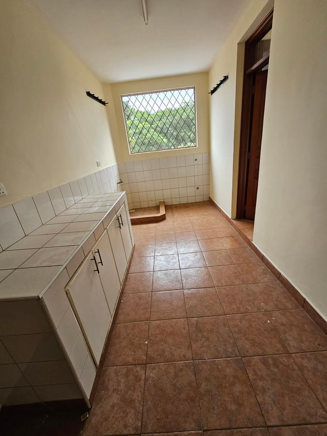 3 Bed Apartment with En Suite at Lavington - 15